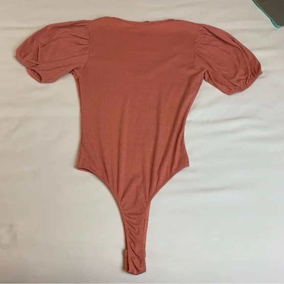 Lulus Ribbed Scoop Neck Puff Short Sleeve Bodysuit- Small - Picture 6 of 14